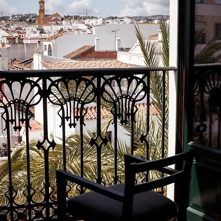 Plaza Hotel 3*