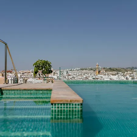 מלון Plaza אסטפונה